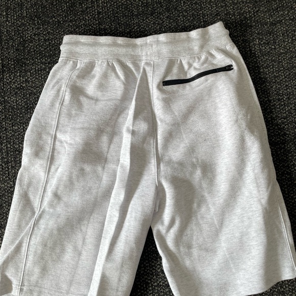 Men Shorts - Picture 2 of 3